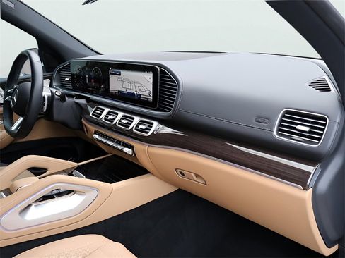 Certified 2025 Mercedes-Benz GLS 580 4MATIC image 11