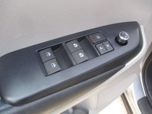 Used 2016 Toyota Highlander XLE image 14