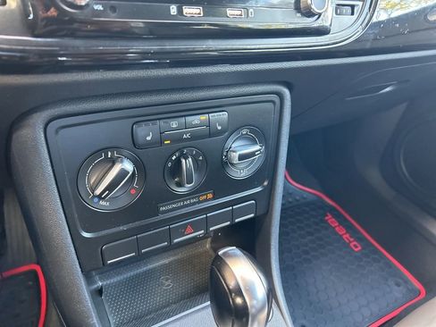 Used 2015 Volkswagen Beetle 1.8T image 19