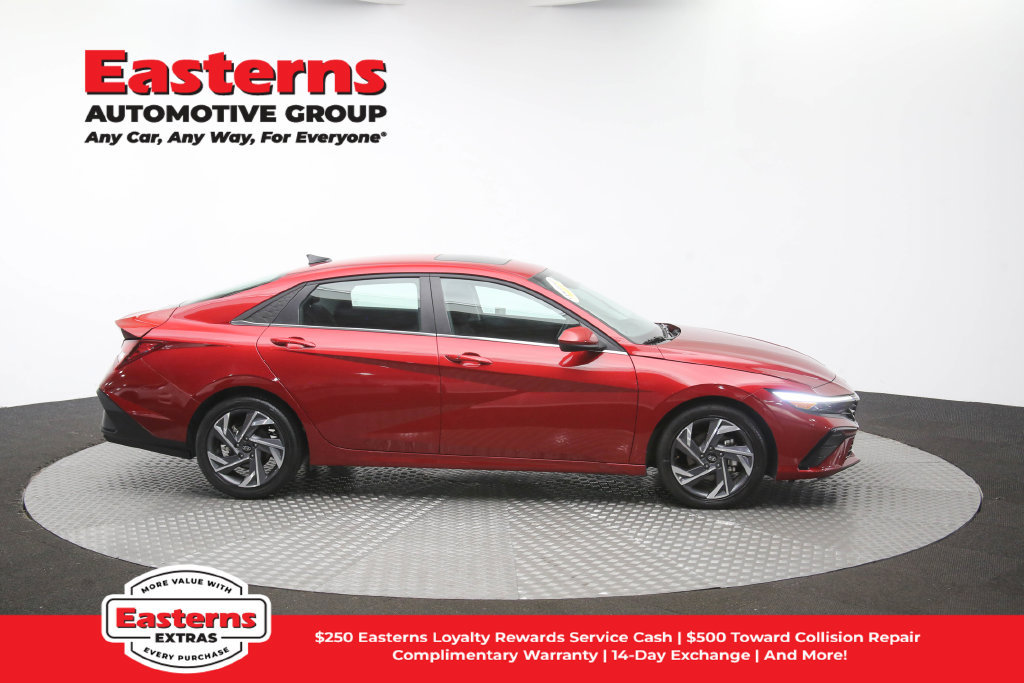 Used 2025 Hyundai Elantra SEL FWD image 48