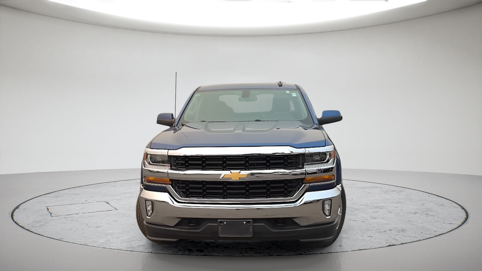Used 2018 Chevrolet Silverado 1500 LT w/ LT Eassist Package AWD/4WD image 2