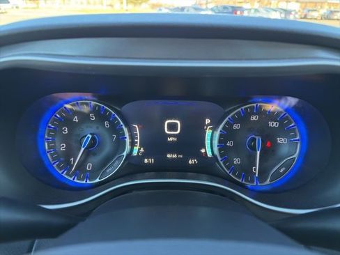 Used 2024 Chrysler Pacifica Touring-L image 25