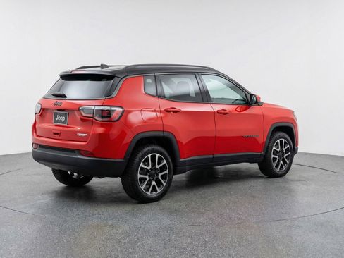 Used 2025 Jeep Compass Trailhawk image 9