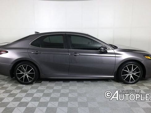 Used 2023 Toyota Camry SE FWD image 4
