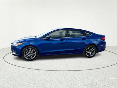 Used 2017 Ford Fusion SE w/ Equipment Group 201A image 3