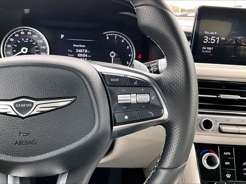 Used 2025 Genesis G70 2.5T image 23