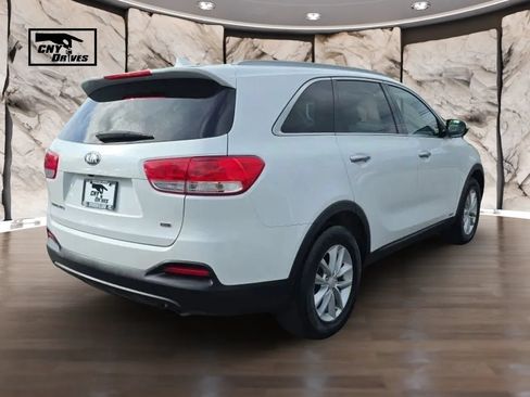 Used 2018 Kia Sorento AWD image 5