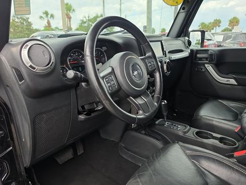 Used 2016 Jeep Wrangler Unlimited Sahara w/ Connectivity Group AWD/4WD image 13