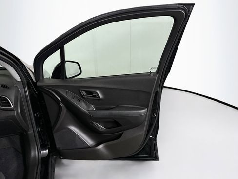 Used 2017 Chevrolet Trax LT image 29