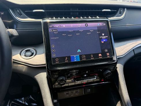 Used 2021 Jeep Grand Cherokee L Limited RWD image 15