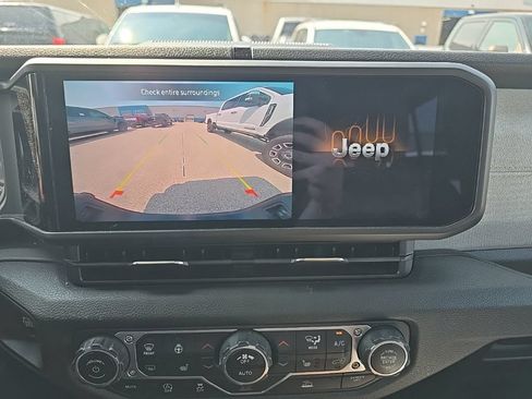 Used 2024 Jeep Gladiator Sport AWD/4WD image 22