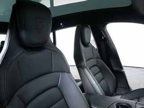 Used 2024 Porsche Taycan 4 Cross Turismo image 21