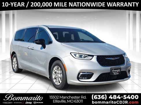 New 2026 Chrysler Pacifica Select FWD image 1