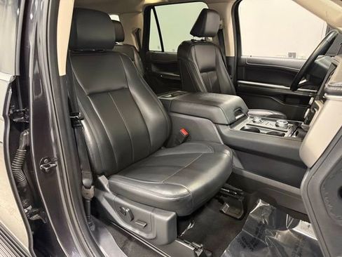 Certified 2024 Ford Expedition XLT image 40