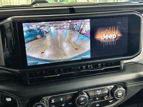 Used 2026 Jeep Wrangler Unlimited Sahara AWD/4WD image 20
