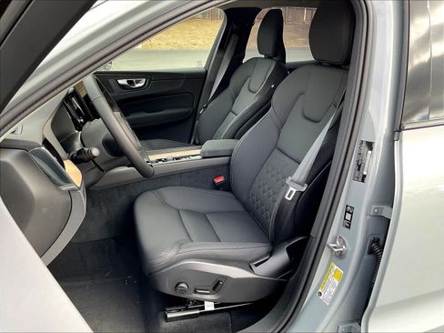 New 2026 Volvo XC60 T8 Plus w/ Climate Package PRO AWD/4WD image 11