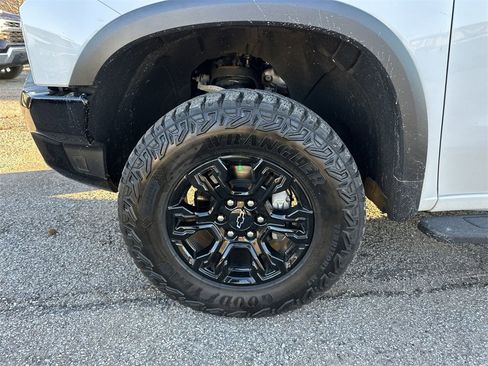 Used 2023 Chevrolet Silverado 1500 ZR2 w/ Technology Package image 10