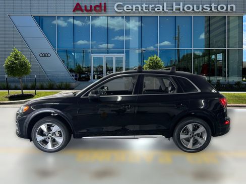 Used 2023 Audi Q5 2.0T Premium w/ Convenience Package image 2