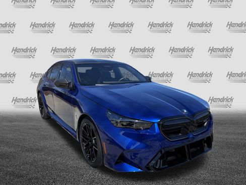 Used 2025 BMW M5 w/ Carbon Package image 2