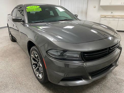 Used 2021 Dodge Charger SXT image 3