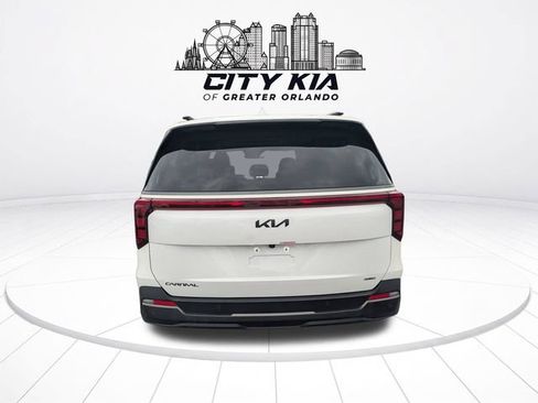Certified 2025 Kia Carnival SX FWD image 4