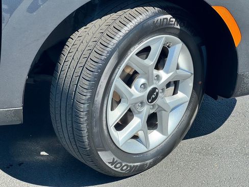 Used 2025 Kia Soul LX w/ LX Technology Package FWD image 9