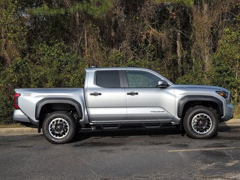 Used 2024 Toyota Tacoma TRD Off-Road w/ TRD Off Road Upgrade Package image 2