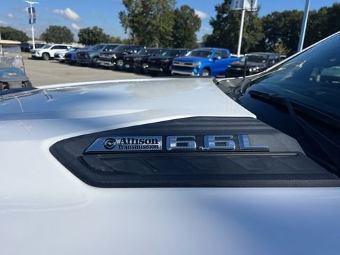 Used 2024 Chevrolet Silverado 2500 Custom image 3