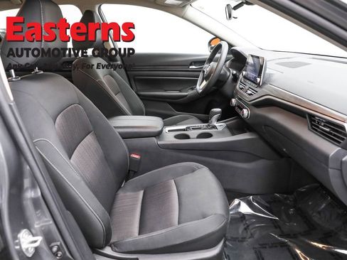 Used 2025 Nissan Altima 2.5 SV image 24