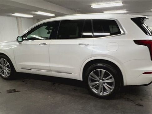 Certified 2023 Cadillac XT6 Premium Luxury image 6