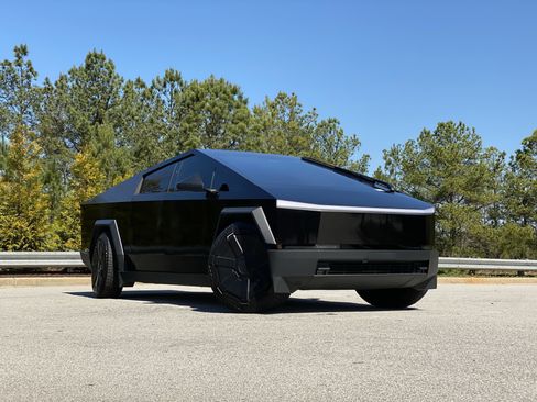 Used 2024 Tesla Cybertruck AWD Crew Cab image 40