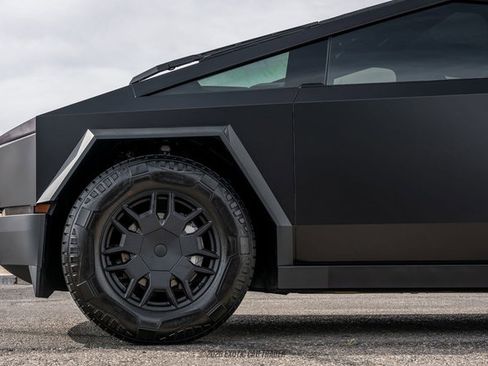 Used 2024 Tesla Cybertruck Cyberbeast AWD/4WD image 4