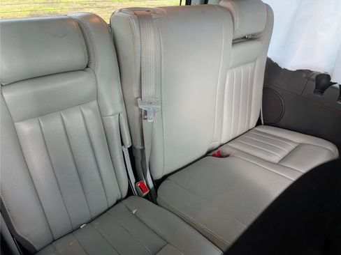 Used 2006 Lincoln Navigator Luxury RWD image 38