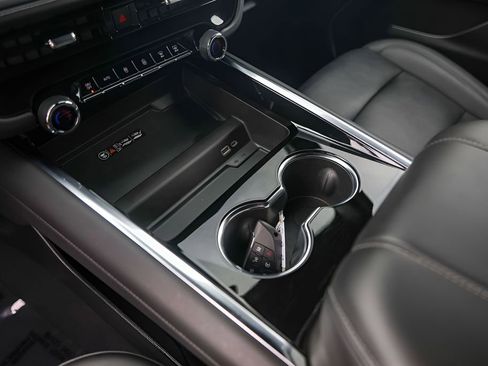 Used 2025 Chevrolet Tahoe LT image 22