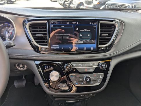 New 2026 Chrysler Pacifica Select FWD image 25