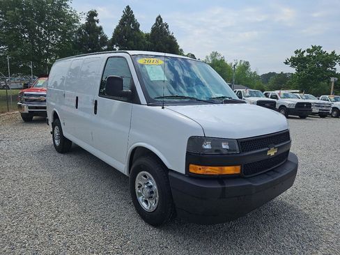 Used 2018 Chevrolet Express 2500 w/ Driver Convenience Package RWD image 7