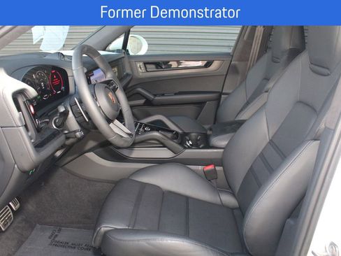 Certified 2026 Porsche Cayenne GTS AWD/4WD image 5