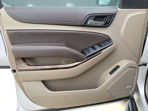 Used 2019 Chevrolet Suburban LT RWD image 13