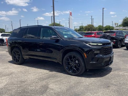 Used 2024 Chevrolet Traverse RS FWD image 3