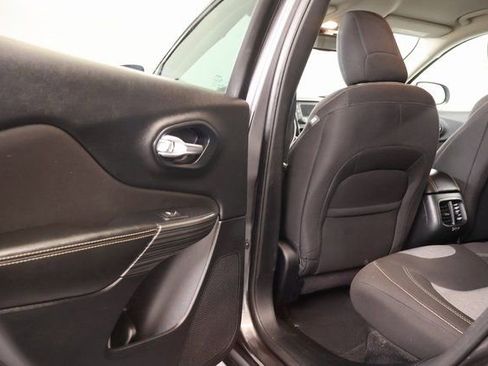 Used 2016 Jeep Cherokee Sport AWD/4WD image 26