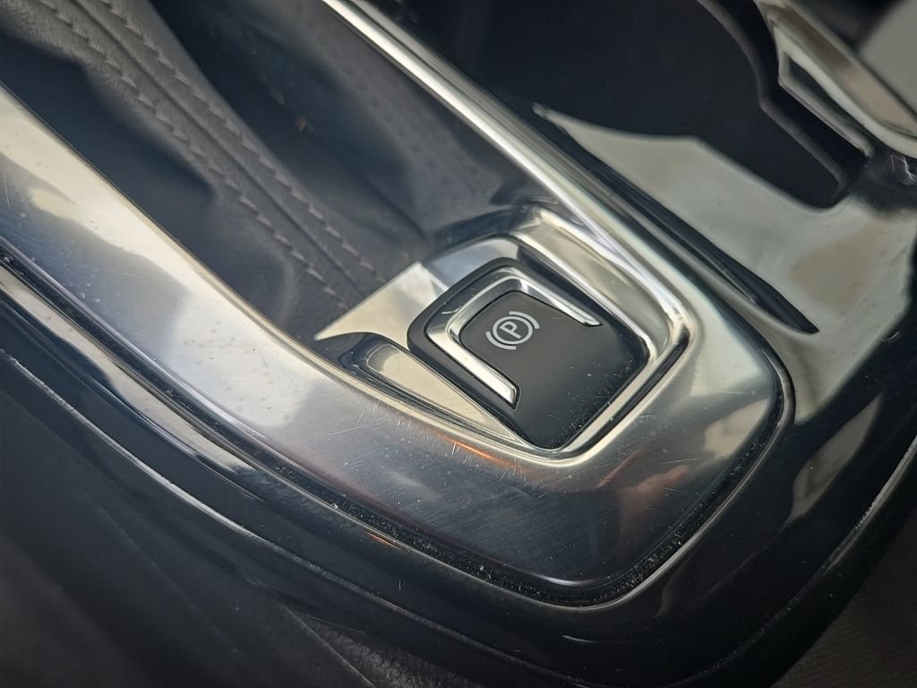 Certified 2025 Chevrolet Trax LT FWD image 31