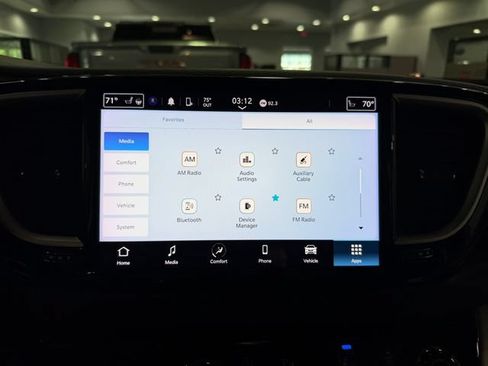 Used 2024 Chrysler Pacifica Touring-L FWD image 21