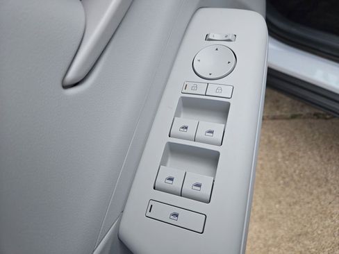 New 2026 Hyundai Kona SE image 19