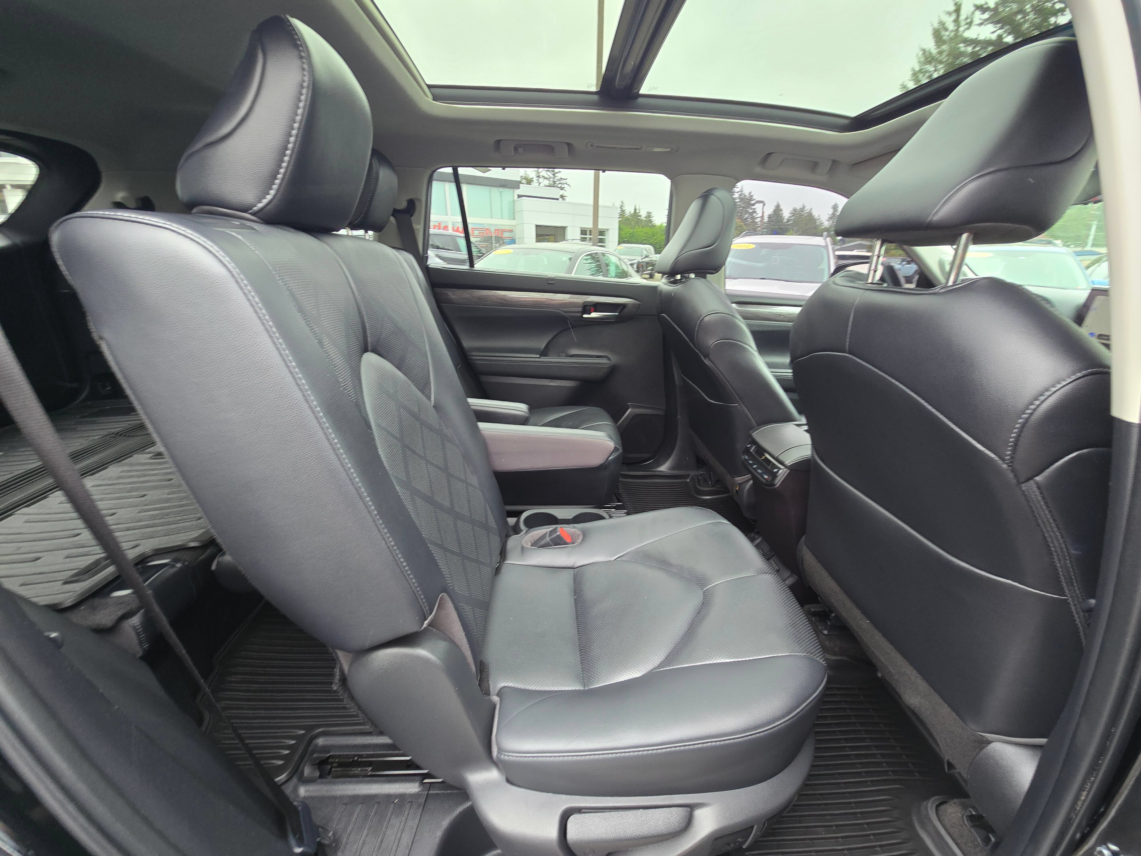Used 2023 Toyota Highlander Platinum AWD/4WD image 12