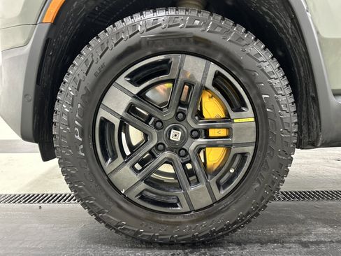 Used 2023 Rivian R1S Launch Edition image 9