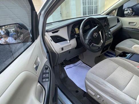 Used 2015 Toyota Sienna LE image 16