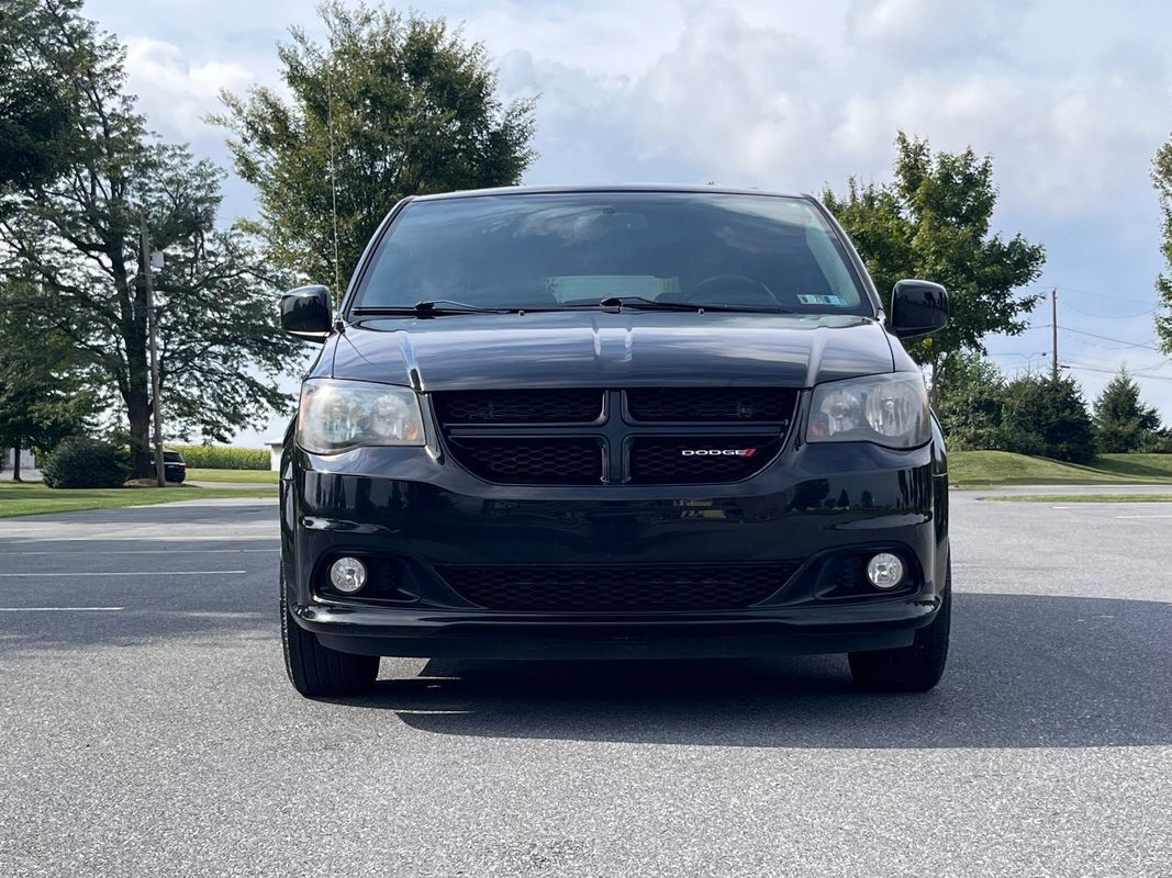Used 2014 Dodge Grand Caravan R/T w/ Driver Convenience Group FWD image 3