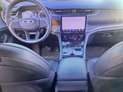 Used 2023 Jeep Grand Cherokee L Limited image 18