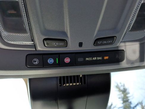 Used 2024 Chevrolet Silverado 2500 LT image 38