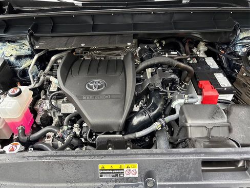 Used 2024 Toyota Highlander XLE image 13